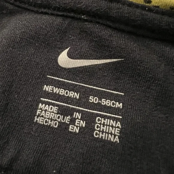 Nike Baby Hooded LeBron One Piece Zip Black Yellow Newborn Basketball Lakers - Picture 4 of 5